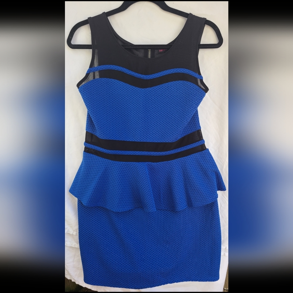 Sleeveless Peplum Style Dress XL
